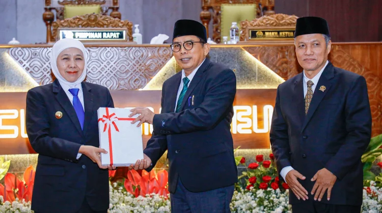 LKPJ Gubernur Jatim Diterima Seluruh Fraksi DPRD, Khofifah Sampaikan Apresiasi