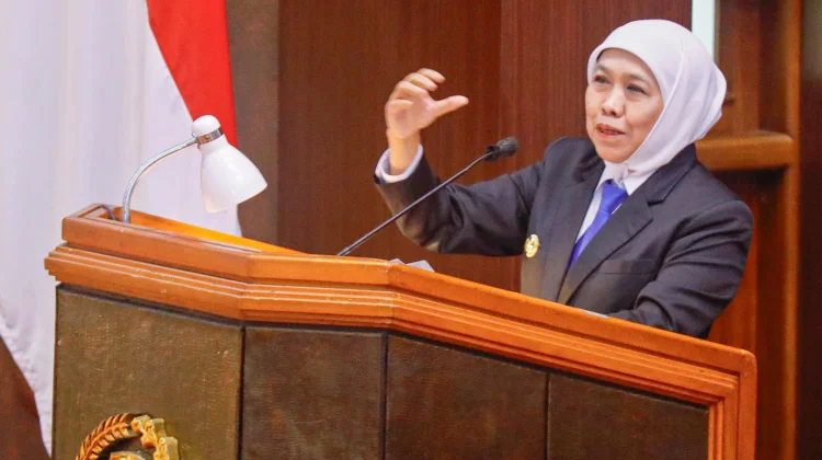 Dewan Soroti Bunga KUR, Khofifah Tegaskan Jadi Kewenangan Pemerintah Pusat