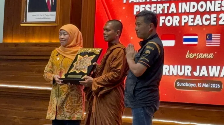 Khofifah Apresiasi Perjalanan Bhikkhu Lintas Negara Serukan Perdamaian