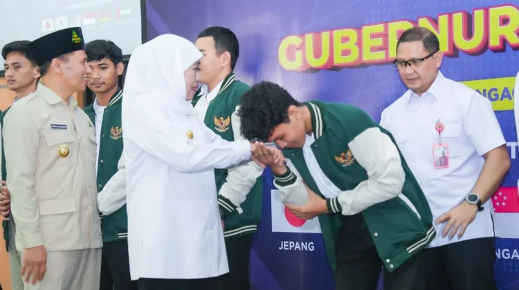 Gubernur Khofifah Lepas 1.790 Siswa SMK Peserta Magang Luar Negeri