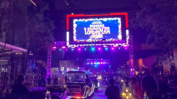 Masyarakat Kota Surabaya Antusias Ikuti Parade Bunga “Surabaya Vaganza”