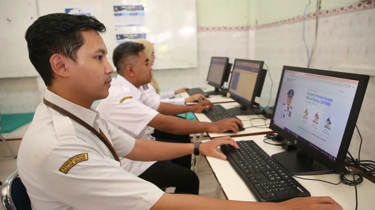 Pemkot Surabaya Buka Posko SPMB di Seluruh Sekolah Negeri