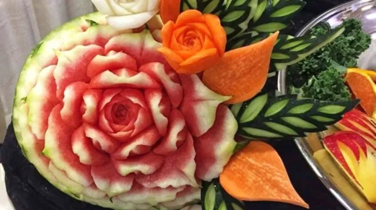 Seni Kreasi Mengukir Buah dan Sayuran (Fruit and Vegetable Carving)