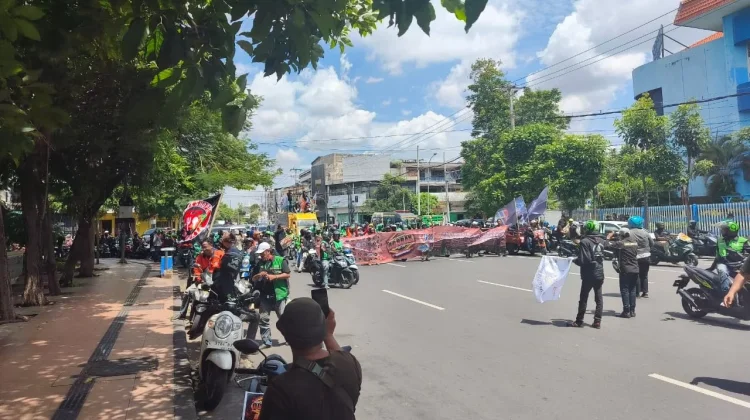 Beda Pandangan, Dobrak Jatim Absen Demo Ojol