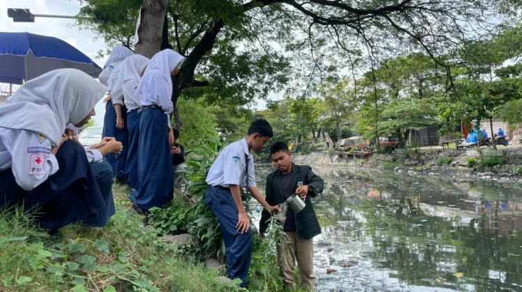 Kali Tebu Tercemar Mikroplastik, Siswa Surabaya Diajak Bergerak