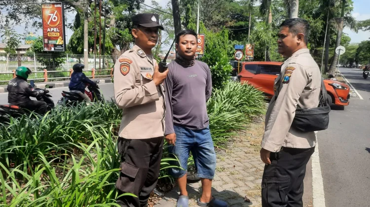 Polisi Tertibkan Pak Ogah usai Keluhan Warga dalam Program Hallo RRI