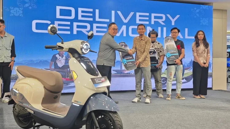 Motor Listrik Mulai Dilirik Masyarakat Urban Surabaya