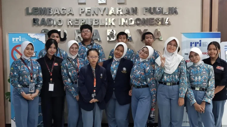 SMA Hang Tuah 2 Perkuat Bakat Penyiaran Melalui Kunjungan