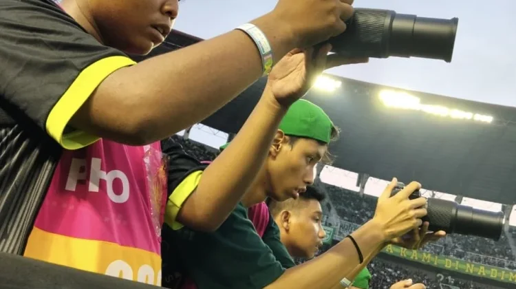 Persebaya Beri Akses Disabilitas Motret dari Pinggir Lapangan
