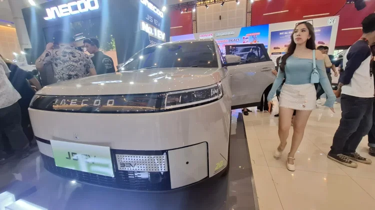 Mobil Pabrikan China Ramaikan Pasar Otomotif di Surabaya