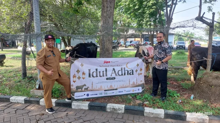 Sambut Idul Adha, BKMS Bersama Tenant JIIPE Bagikan Puluhan Hewan Kurban