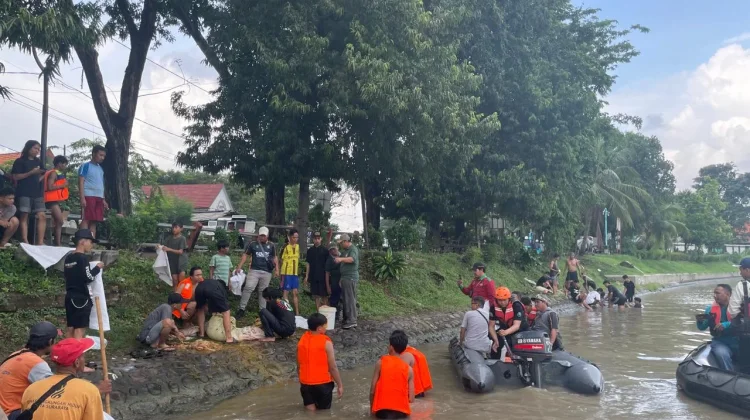 DLH Tindak Satu Orang Buang Darah Kurban ke Kal Surabaya