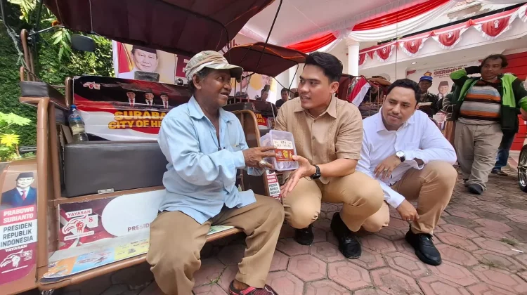 Fraksi Gerindra Salurkan Ribuan Paket Daging Kurban kepada Tukang Becak