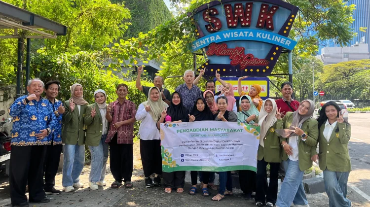 Mahasiswa Akuntansi UPN Edukasi Digital Pedagang SWK Klampis