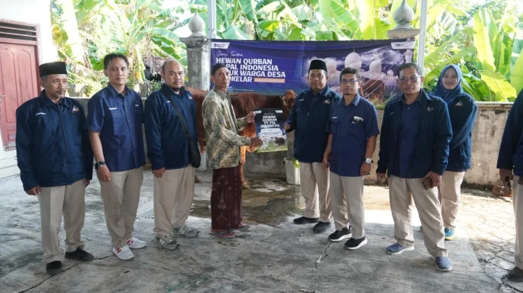 PT PAL Salurkan Hewan Kurban hingga Masyarakat Pesisir Lamongan