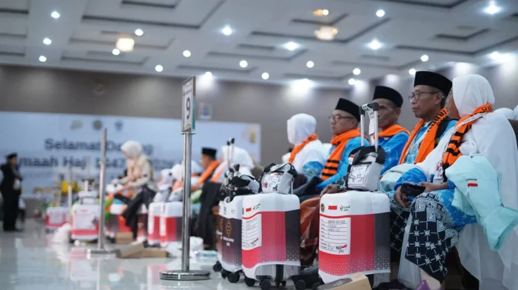 Jemaah Haji Dilarang Bawa Air Zamzam di Koper, Akan Dapat di Asrama Haji Debarkasi