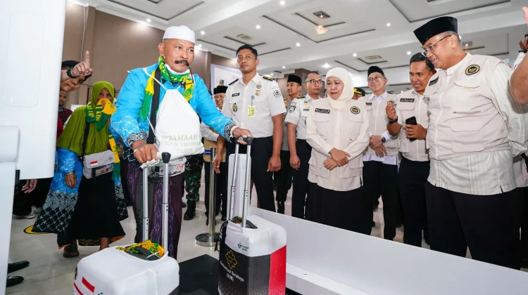 Khofifah Apresiasi Penggunaan Alat Fast Track, untuk Percepat Proses Imigrasi