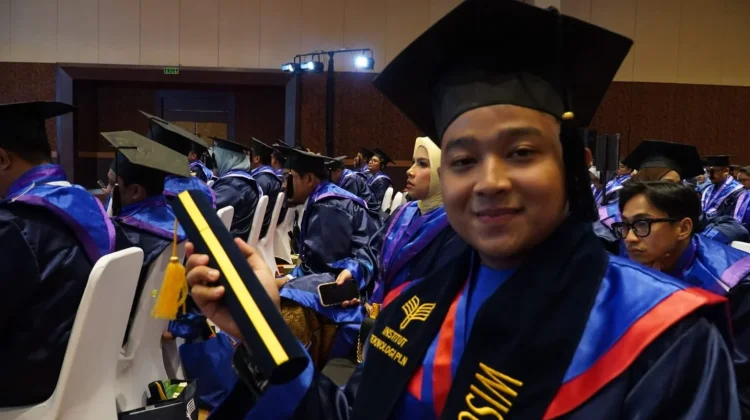 Lulusan Terbaik ITPLN Rancang PLTS Pulau Lembu