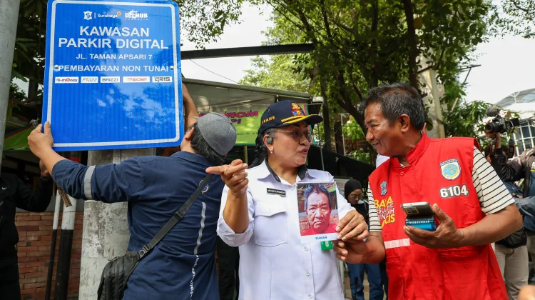 Pemkot Surabaya Pasang Foto Jukir di 819 Titik Parkir Digital