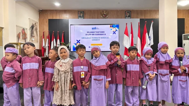 Belajar Telekomunikasi sejak Dini, KB-TK Kreatif Bunda Lily Surabaya Kunjungi RRI