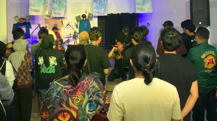 LPP RRI Surabaya Bersama Folkslokal Gelar Mini Konser Bertajuk “LOKAGIGS”