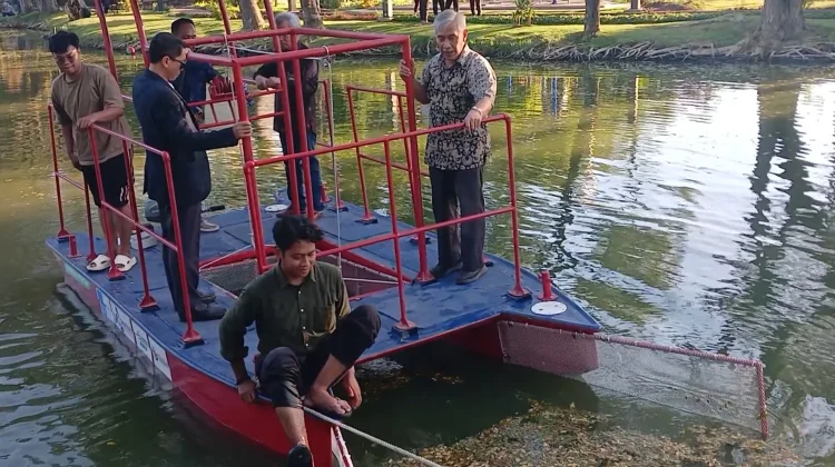 Inovasi ITS Hadirkan Kapal Otonom Pengangkut Sampah Perairan