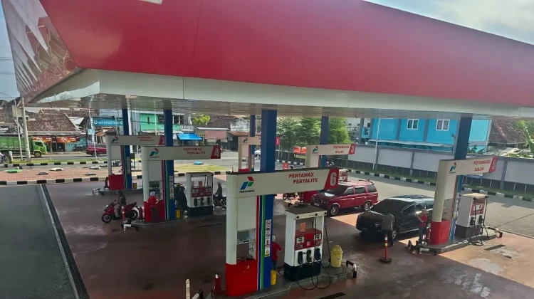 Pertamina Pastikan BBM Lumajang Aman, Antrean Dipicu Kendala Sistem di SPBU Labruk