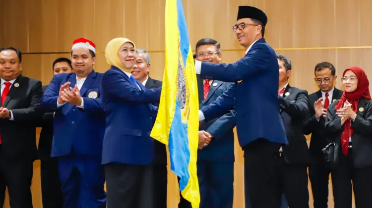 Khofifah Dorong Alumni FH UNAIR Perluas Akses Dunia Kerja