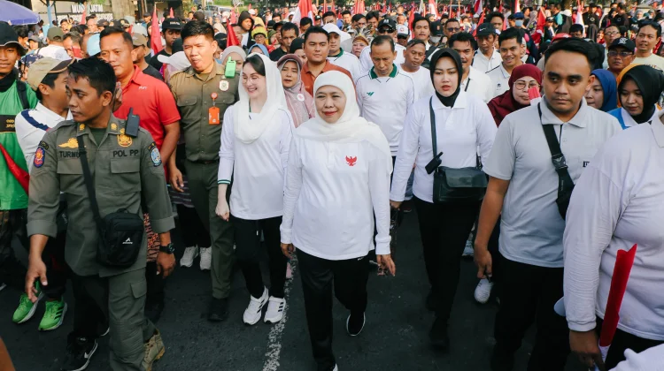 Khofifah Gaungkan Semangat Hijrah lewat Jalan Sehat Muharram