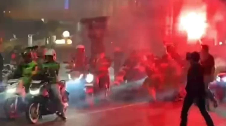 Antusiasme Bonek Tak Terbendung, HUT Persebaya Tetap Dirayakan Dini Hari