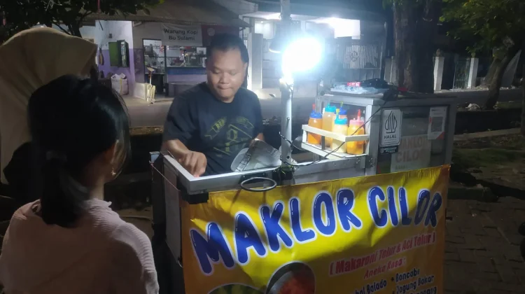 Konsistensi Pak Alfian Menjemput Rezeki