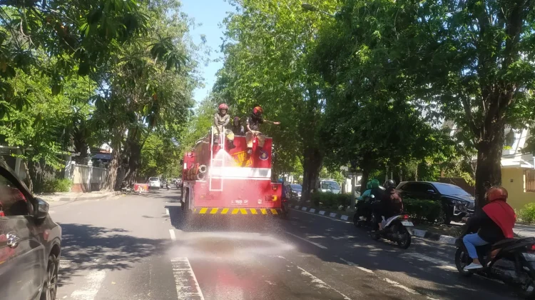 Damkar Tak Hanya Padamkan Kebakaran