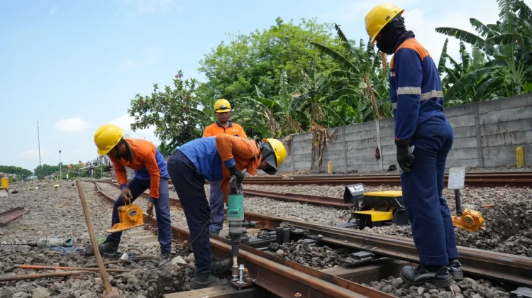 KAI Daop 8 Perketat Pengawasan Jalur Kereta Antisipasi Cuaca Ekstrem