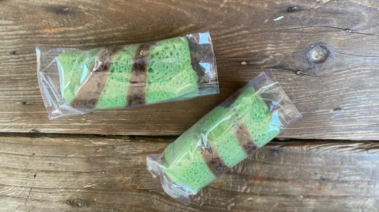 Manisnya Bolu Gulung Pandan Mini Jadi Buruan Pencinta Jajanan Pasar