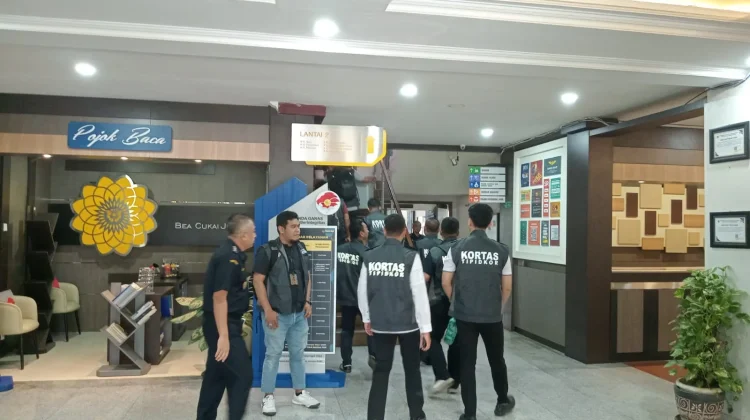 Kortas Tipidkor Geledah Kantor Bea Cukai Juanda Sidoarjo