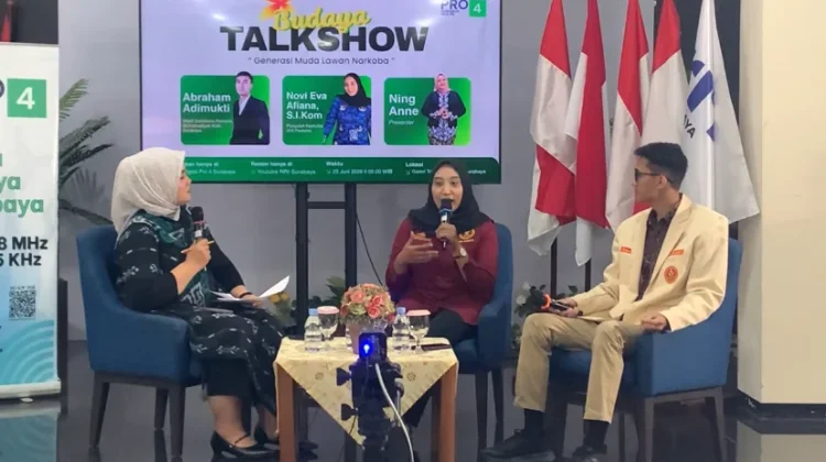 LPP RRI Surabaya menggelar Talkshow bertajuk Generasi Muda Lawan Narkoba