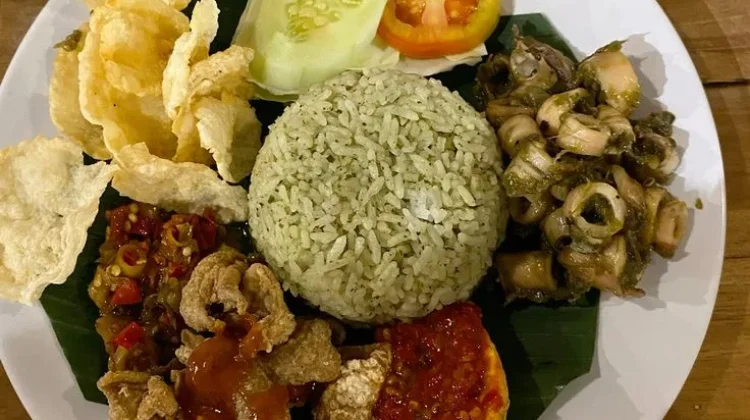 Nasi Daun Jeruk Gurih Wangi, Begini Resep Praktis Membuatnya.