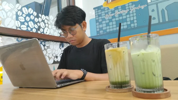 Kopi Matcha, Minuman Kekinian Perpaduan Kopi dan Matcha di Kawasan Tunjungan