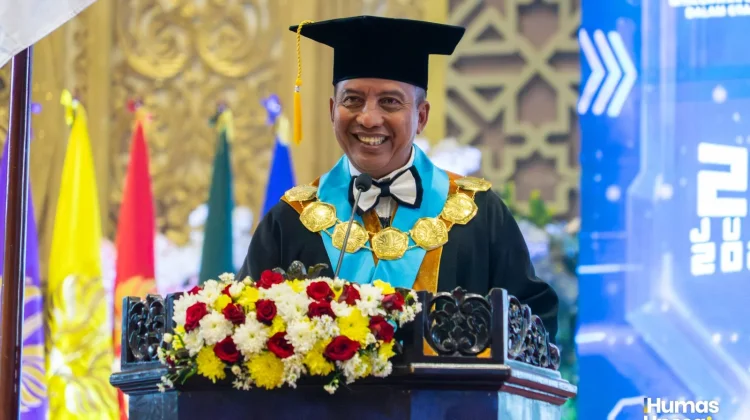 Rektor Unesa Bekali 1.503 Wisudawan Hadapi Disrupsi Teknologi