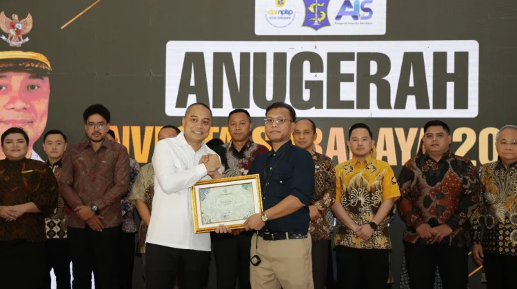 PT PAL Terima Penghargaan Anugerah Investa Surabaya 2025