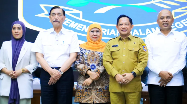 Khofifah Dorong Perluasan Digitalisasi Bansos di Delapan Daerah