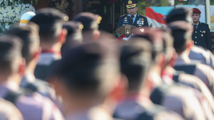 Perkuat Sinergi Jaga Surabaya, Eri Terima Penghargaan HUT ke-80 Bhayangkara