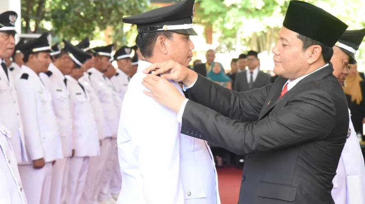 Bupati Sidoarjo Lantik 80 Kepala Desa, Tekankan Persatuan Bangun Desa