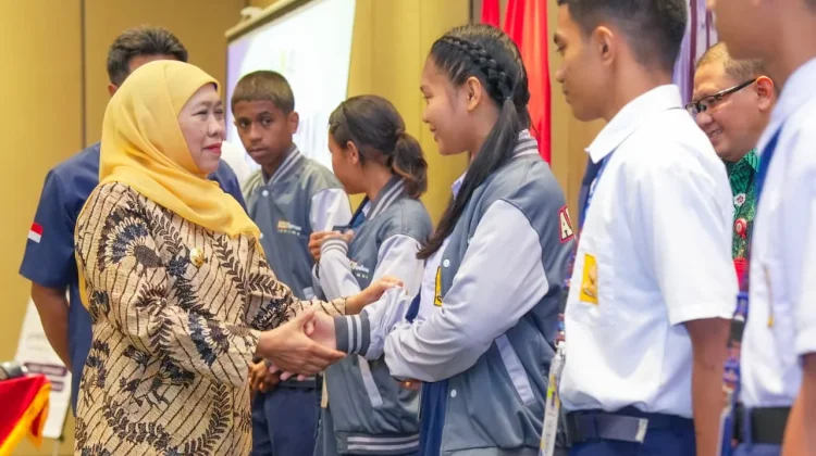 Gubernur Khofifah Sambut 120 Murid Program ADEM dari Malaysia dan Arab Saudi