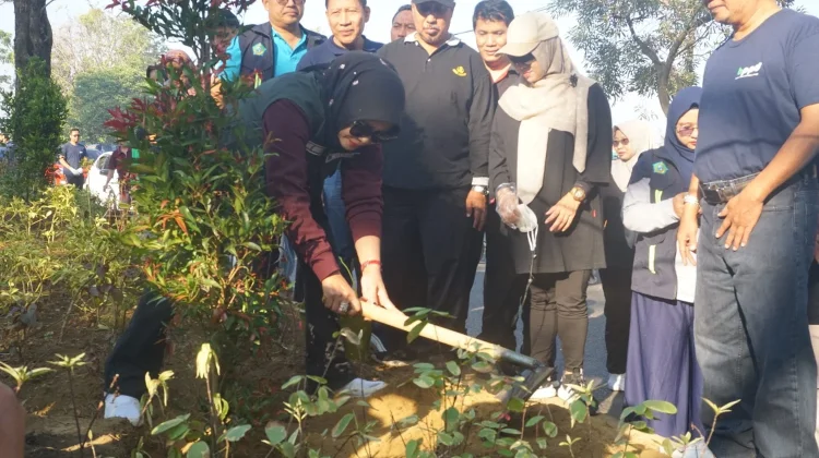 Wabup Sidoarjo Tanam 644 Pucuk Merah Perkuat Penghijauan Kota