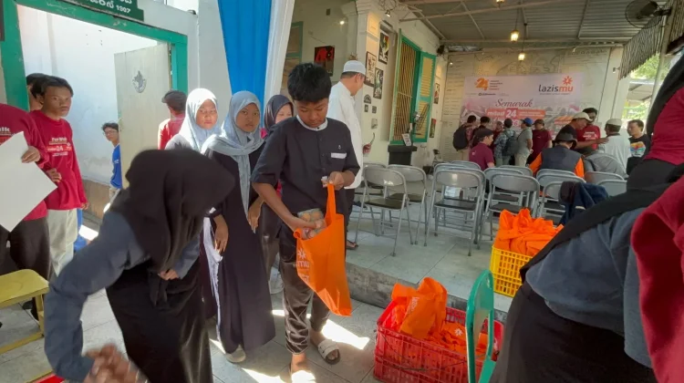 Ratusan Masyarakat Surabaya Antusias Hadiri Baksos Milad ke-24 LazisMU