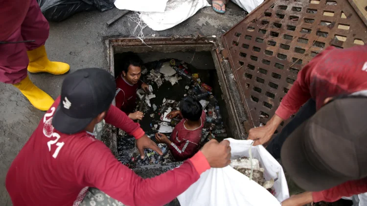 Pemkot Surabaya Tuntaskan 440 Titik Genangan, Targetkan 120 Lokasi pada 2026