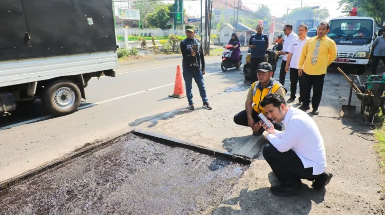 Wagub Emil Pastikan Anggaran Infrastruktur Jalan Tetap Berlanjut