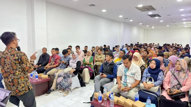 Hadapi Era Digital, Ratusan Guru Ikuti Pelatihan AI