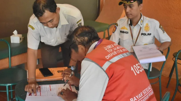 Pemkot Surabaya Jemput Bola Perluas Penerapan Parkir Digital